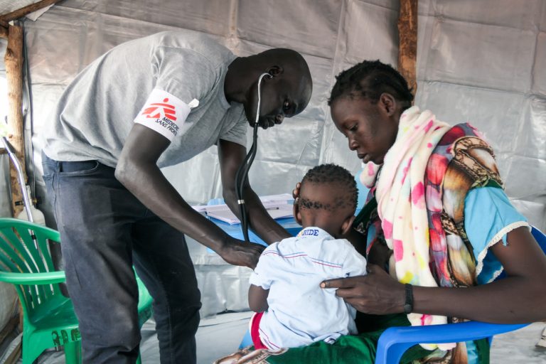MSF Clinical Officer Chuol Hoth examines a child at the MSF Mobile Clinic in Bulukat transit centre, Upper Nile State South Sudan.
The Bulukat transit centre hosts thousands of returnees living under temporary shelters. Their living conditions are deplorable as the now muddy terrain heightens their life with onset of diseases