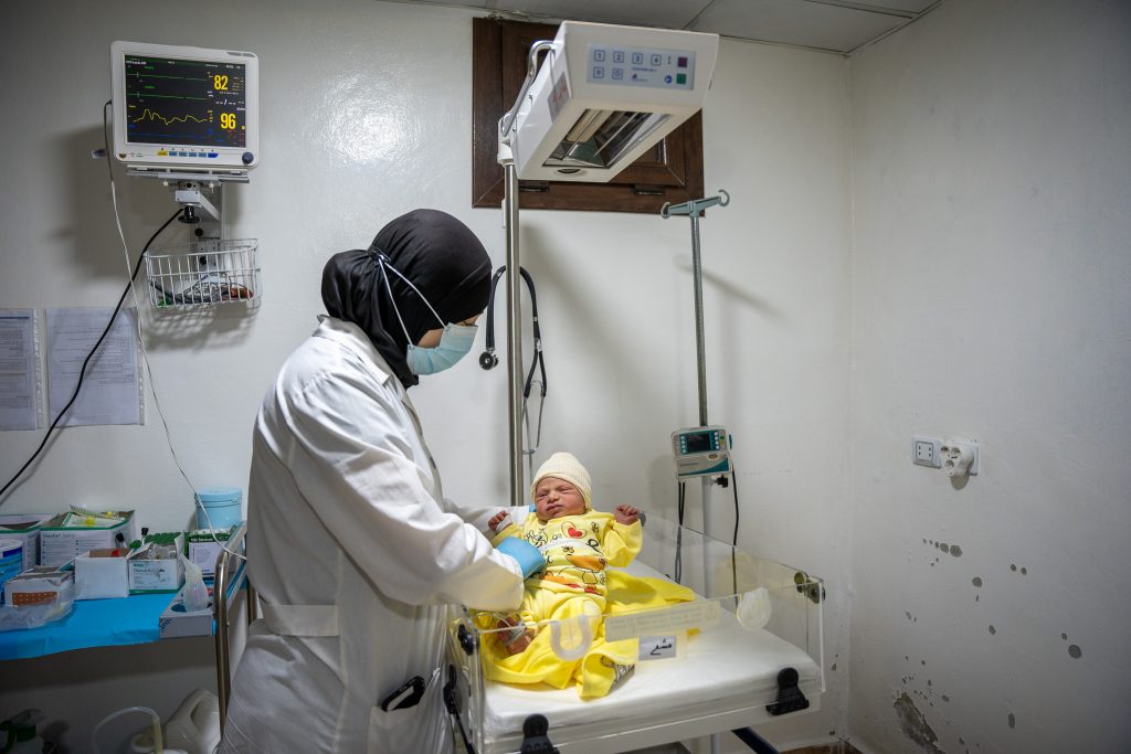 Eman, MSF nurse at Marée maternity hospital checks on a newborn in the neonatal unit of the hospital.
Northwest Syria, July 2024.