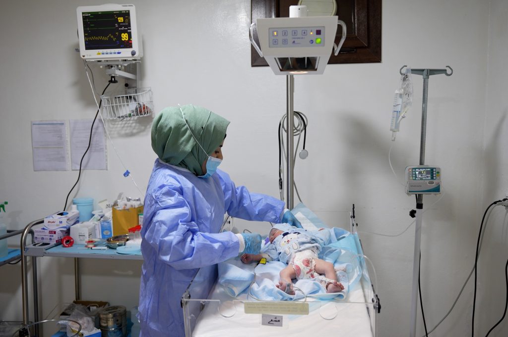 An MSF nurse at Marée maternity hospital checks on a newborn in the neonatal unit of the hospital.
Northwest Syria, September 2024.